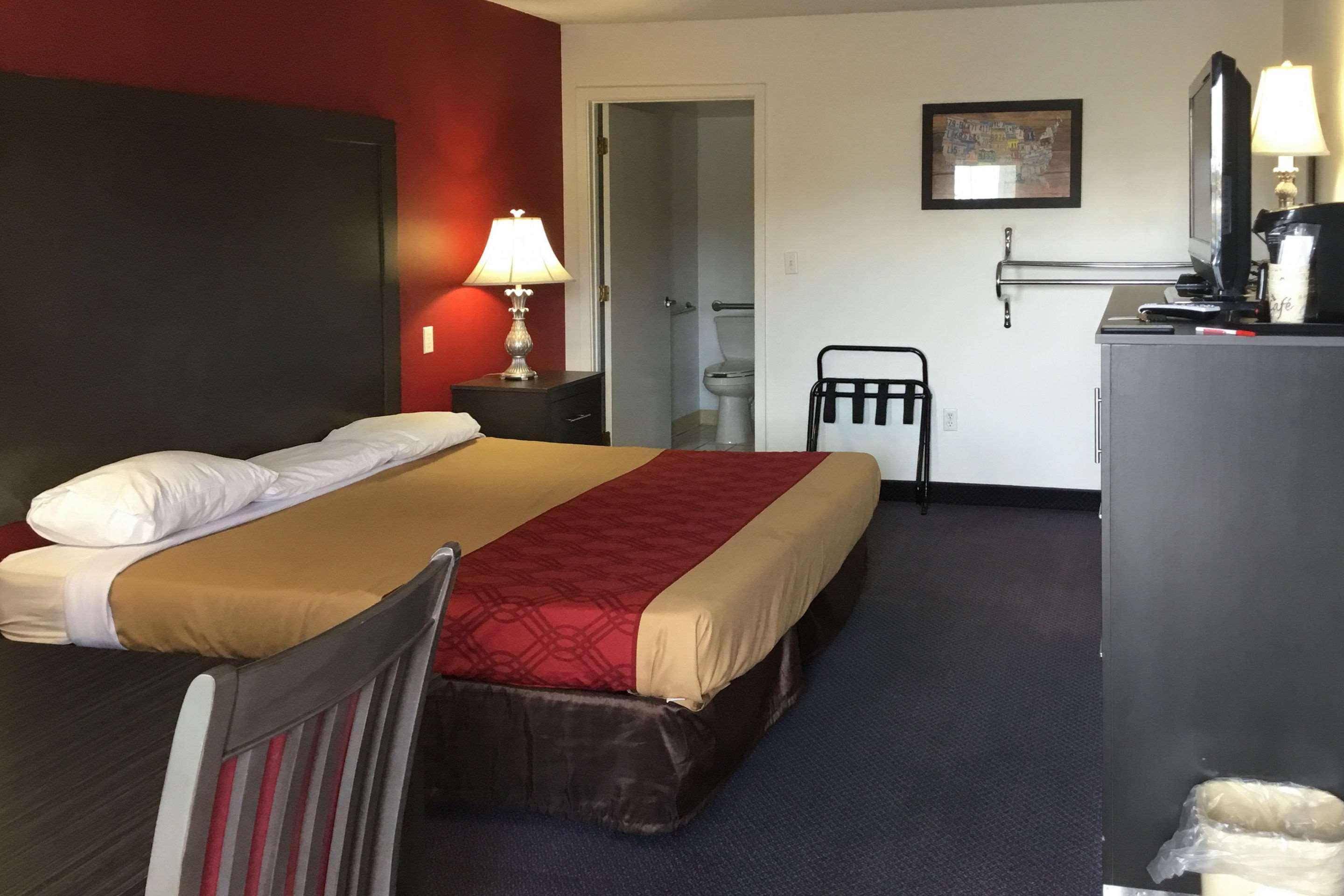 Econo Lodge Ruther Glen Bagian luar foto