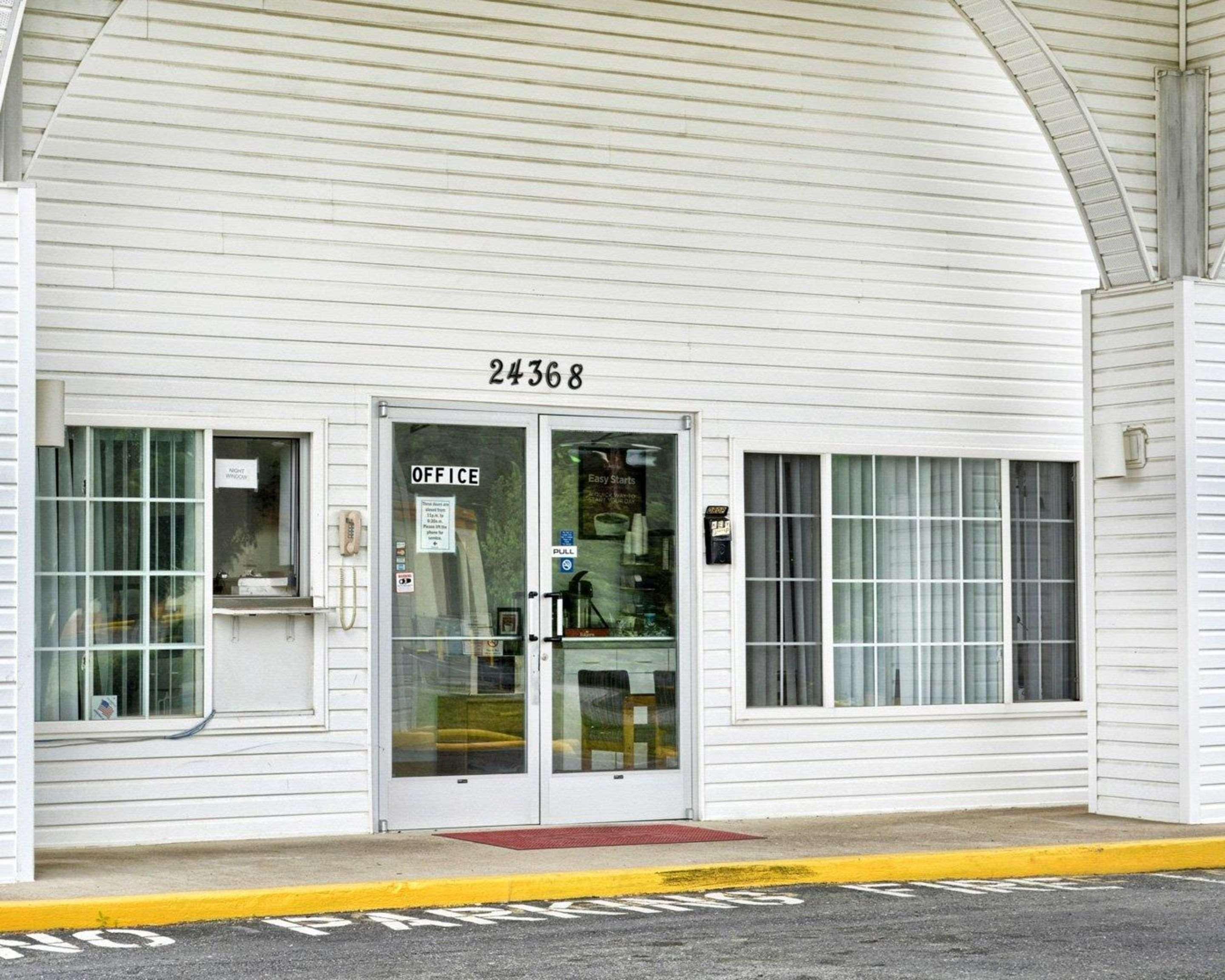 Econo Lodge Ruther Glen Bagian luar foto