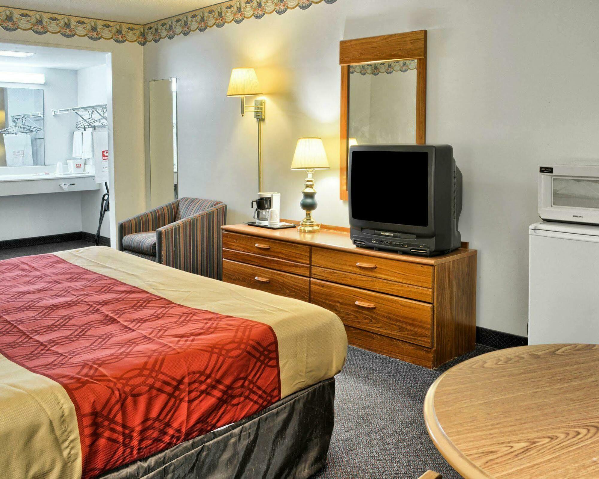 Econo Lodge Ruther Glen Bagian luar foto