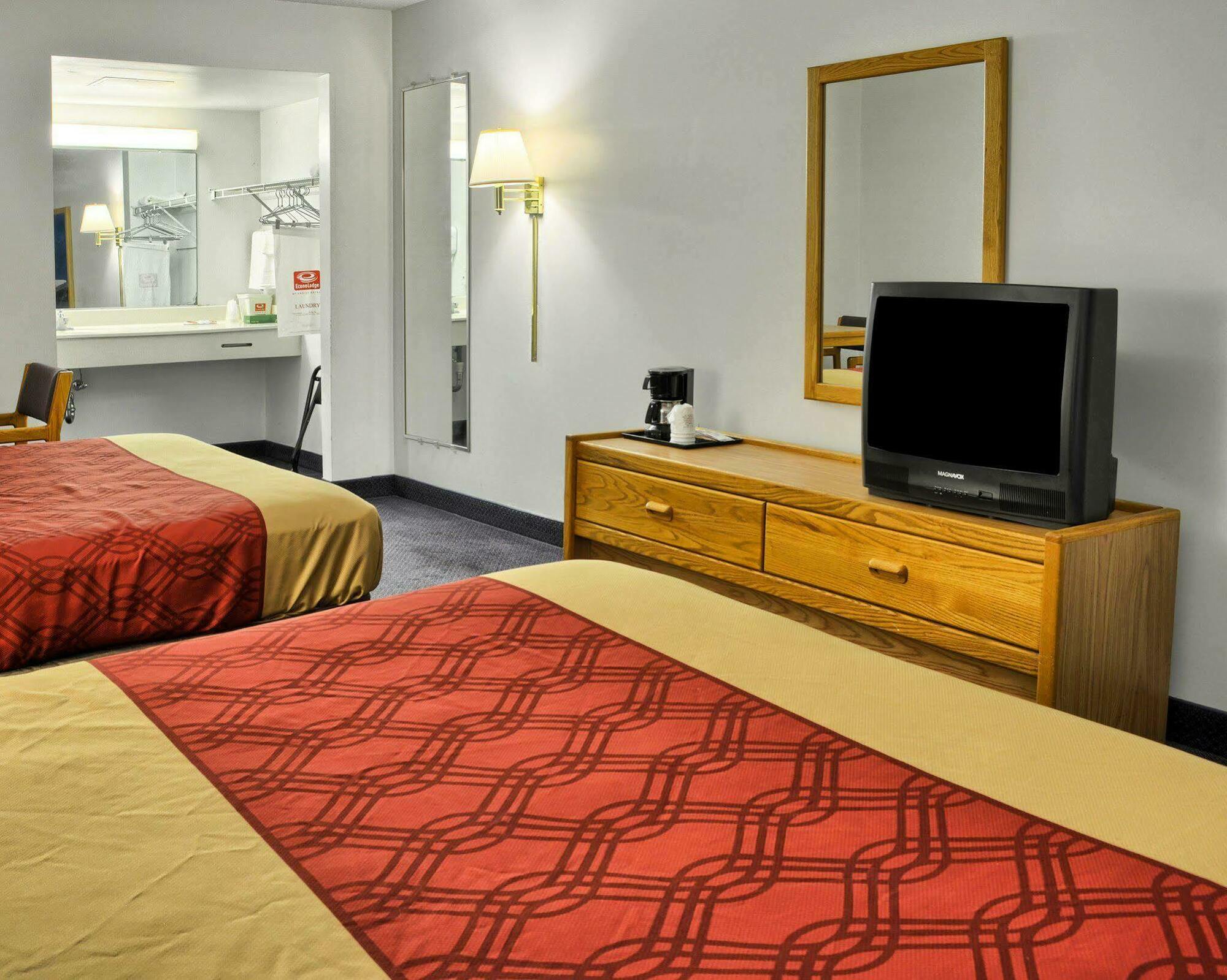Econo Lodge Ruther Glen Bagian luar foto