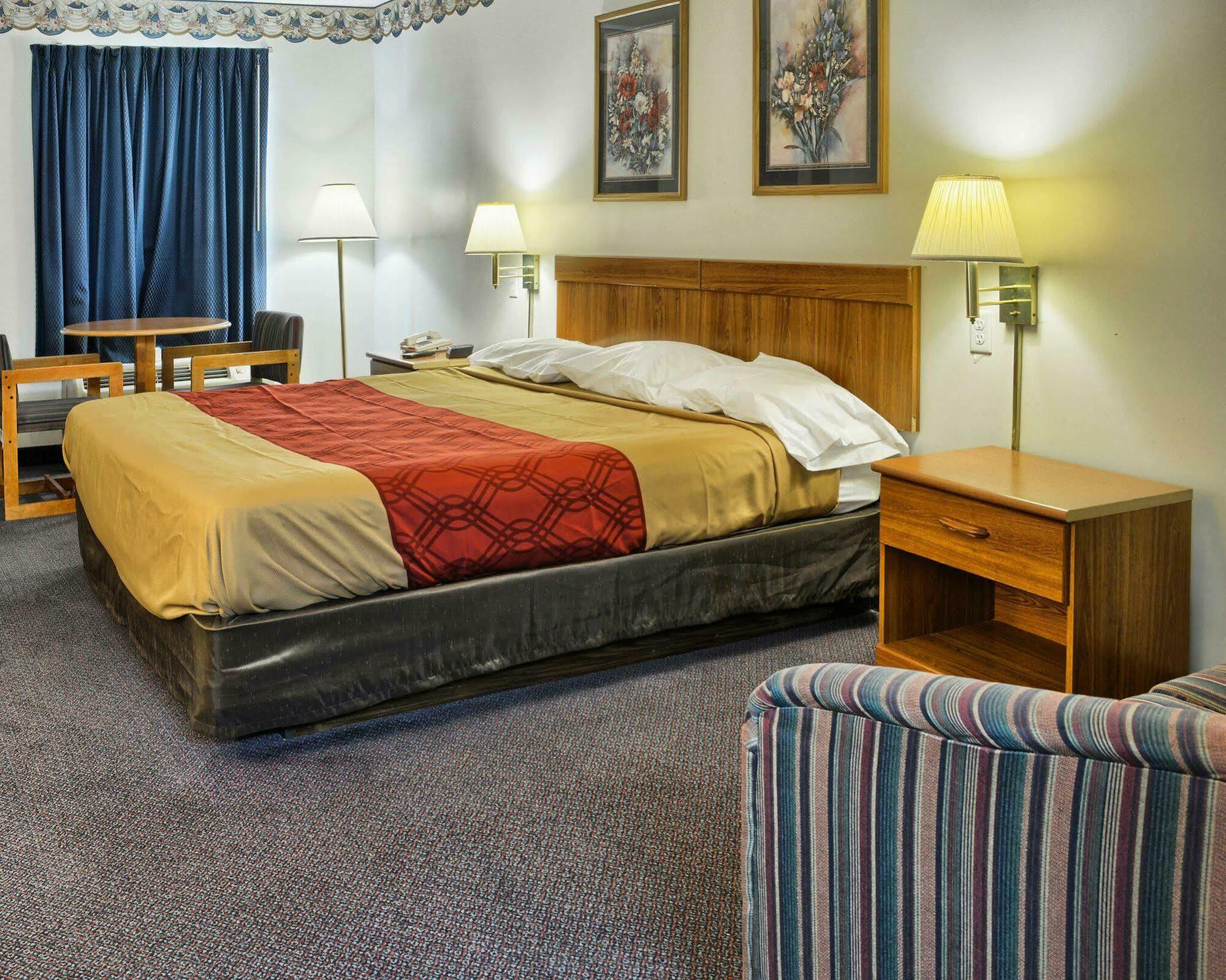 Econo Lodge Ruther Glen Bagian luar foto